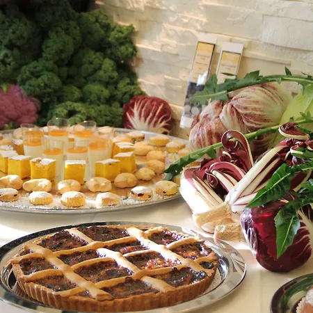 Park Ai Pini & Restaurant Ai Pini Otel