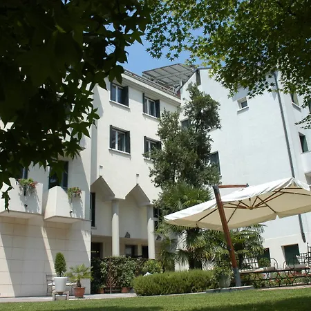 Park Ai Pini & Restaurant Ai Pini メストレ