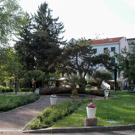 Park Ai Pini & Restaurant Ai Pini Otel 4*