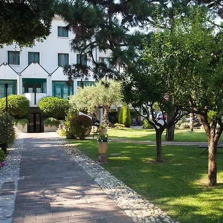 Park Ai Pini & Restaurant Ai Pini