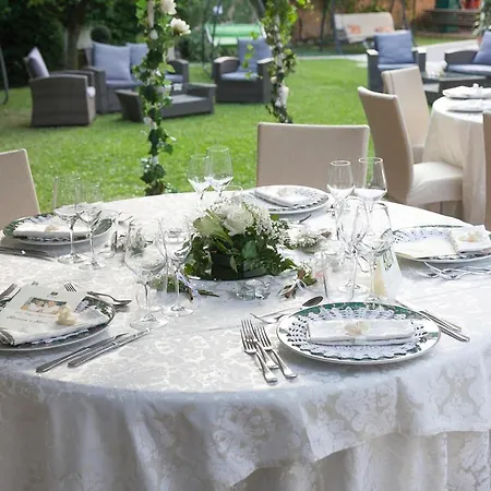 Park Ai Pini & Restaurant Ai Pini メストレ