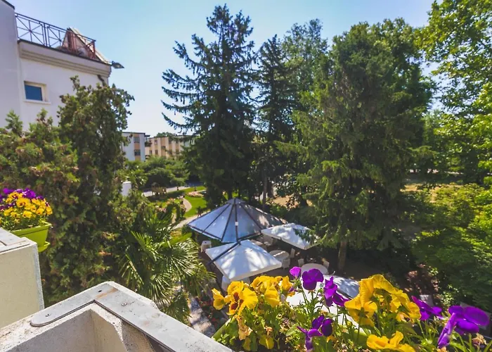 Park Ai Pini & Restaurant Ai Pini מסטרה