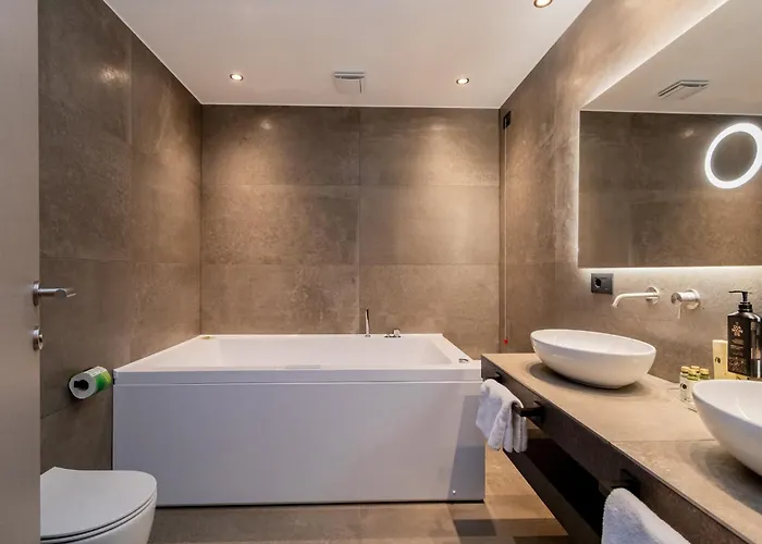 Park Ai Pini & Restaurant Ai Pini מלון