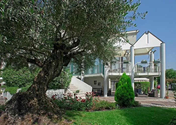 מלון Park Ai Pini & Restaurant Ai Pini