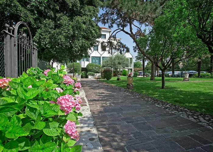 מלון Park Ai Pini & Restaurant Ai Pini מסטרה