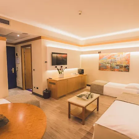 Hotel Park Ai Pini & Restaurant Ai Pini