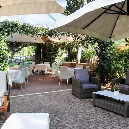 Park Ai Pini & Restaurant Ai Pini 4* メストレ