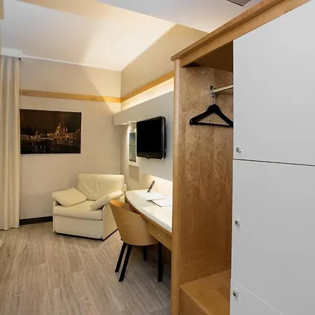 Hotel Park Ai Pini & Restaurant Ai Pini 4*