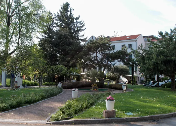 Park Ai Pini & Restaurant Ai Pini Hotel 4*